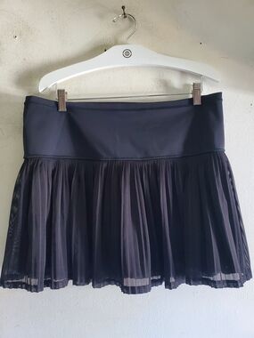 Athleta A  Game Mesh  Skort Size Large.